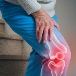 Orthopedic surgeon in Pune explaining joint replacement surgery to a patient